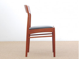 Mid-Century  modern scandinavian set of 8 rosewood chairs model 26 by Henning Kjærnulf.