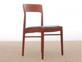 Mid-Century  modern scandinavian set of 8 rosewood chairs model 26 by Henning Kjærnulf.