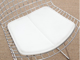 Chaise Bertoia assise en cuir blanc