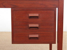 Mid-Century  modern scandinavian large desk in teak, model 130 by Borge Mogensen