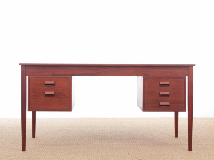 Mid-Century  modern scandinavian large desk in teak, model 130 by Borge Mogensen