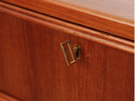 Mid-Century  modern scandinavian chest of drawer in teak 7 drawers.