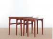 Ensemble de 3 tables gigognes scandinaves en teck. 