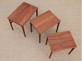 Ensemble de 3 tables gigognes scandinaves en teck. 