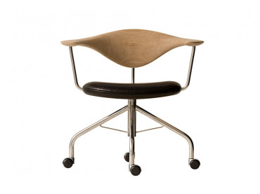 Mid-Century Modern PP502 Swivel chair by Hans Wegner. New product.