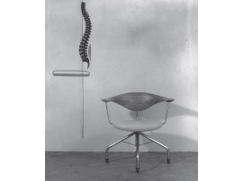 Mid-Century Modern PP502 Swivel chair by Hans Wegner. New product.