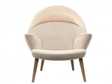 Mid-Century Modern PP521 upholstered Peacock chair by Hans Wegner. New product.