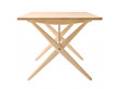 Table de repas scandinave modèle Cross legged  ou PP85/160. Edition neuve