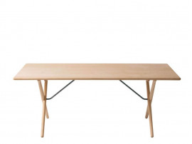 Table de repas scandinave modèle Cross legged  ou PP85/160. Edition neuve