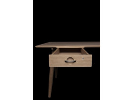 Bureau scandinave modèle PP571. 195 ou 215 cm. Edition neuve