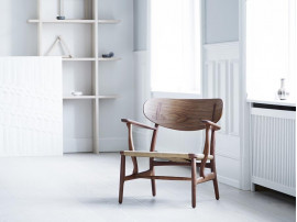 Fauteuil scandinave modèle CH 22. Edition neuve. 