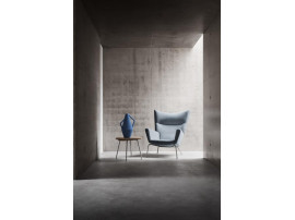 Fauteuil scandinave modèle CH445. Edition neuve. 