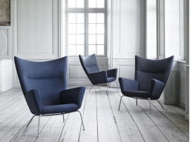 Fauteuil scandinave modèle CH445. Edition neuve. 