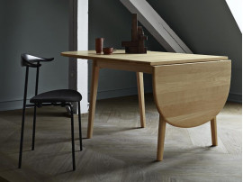 Mid-Century modern scandinavian dining table model CH002 by Hans Wegner.