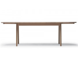 Mid-Century modern scandinavian dining table model CH006 by Hans Wegner.