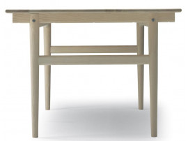 Table de repas scandinave modèle CH327. Edition neuve.