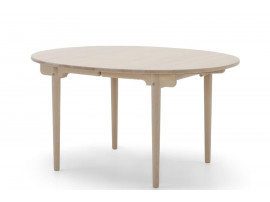 Table de repas scandinave modèle CH337. Edition neuve.