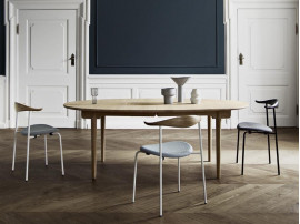 Table de repas scandinave modèle CH338. Edition neuve.