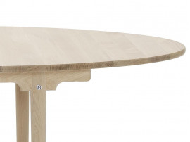 Table de repas scandinave modèle CH339. Edition neuve.