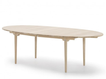 Mid-Century modern scandinavian dining table model CH339 by Hans Wegner.