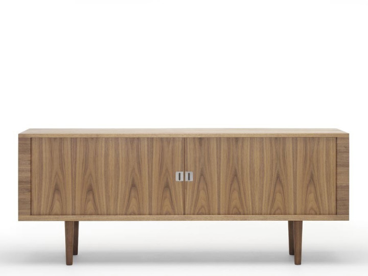 Mid-Century modern scandinavian credenza model CH825 by Hans Wegner.