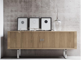 Mid-Century modern scandinavian credenza model CH825 by Hans Wegner.