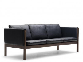 Mid-Century modern scandinavian sofa model CH163 by Hans Wegner.