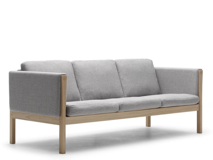 Mid-Century modern scandinavian sofa model CH163 by Hans Wegner.