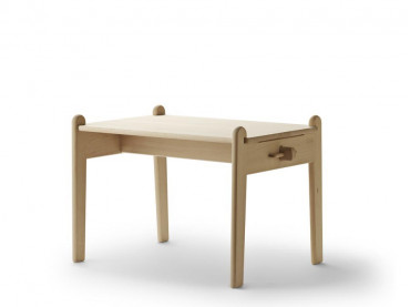 Bureau scandinave pour enfant modèle CH411"Peter's table". Edition neuve.
