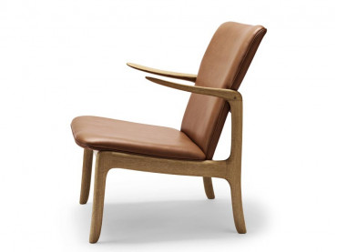 Chaise scandinave modèle OW124 "Beak Chair". Edition neuve.