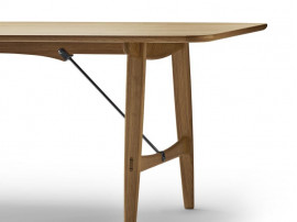 Table de repas scandinave modèle BM1160 "Hunting table". Edition neuve.