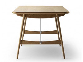 Table de repas scandinave modèle BM1160 "Hunting table". Edition neuve.