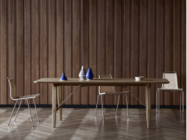 Table de repas scandinave modèle BM1160 "Hunting table". Edition neuve.