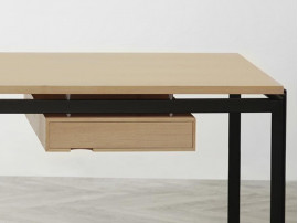 Bureau scandinave modèle PK52A "Student desk". Edition neuve.