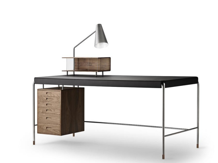 Mid-Century modern scandinavian desk model AJ52 "Society table" by Arne Jacobsen.