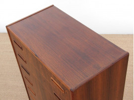 Mid-Century  modern  Scandinavian chest of drawers in Rio rosewood. 7 drawers