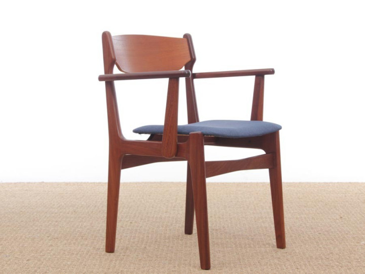 Mid-Century  modern scandinavian arm chair in teak 