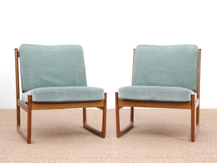 Mid-Century  modern scandinavian pair of lounge chair model 130 by Peter Hvidt