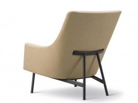 Fauteuil scandinave modèle A- Metal Base  6542. Edition neuve