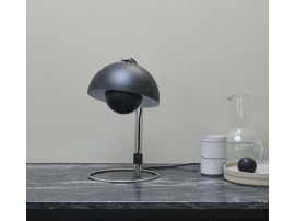 Lampe de table ou lampe de bureau scandinave Flowerpot VP4. Edition neuve. Noir ou blanc