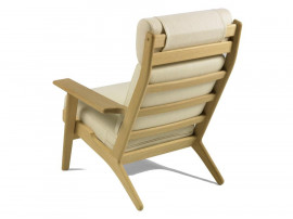 GE 290A lounge chair by Hans Wegner. New edition