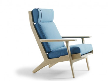 GE 290A lounge chair by Hans Wegner. New edition
