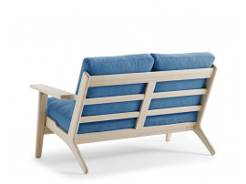 GE 290, sofa 2 seat. by Hans Wegner. New edition