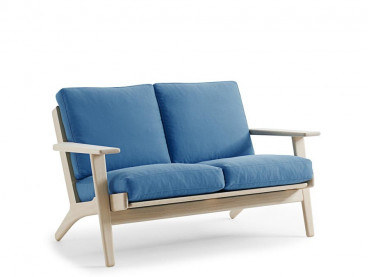 GE 290, sofa 2 seat. by Hans Wegner. New edition