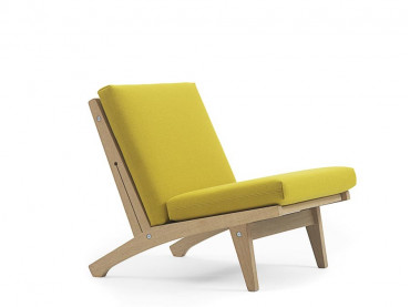 GE 370 lounge chair by Hans Wegner. New edition