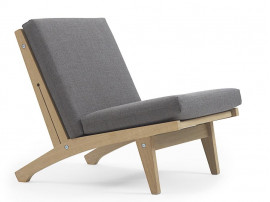 GE 370 lounge chair by Hans Wegner. New edition