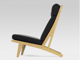 GE 375 lounge chair by Hans Wegner. New edition