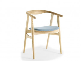 GE 525 chair by Hans Wegner. New edition