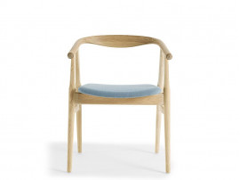 GE 525 chair by Hans Wegner. New edition
