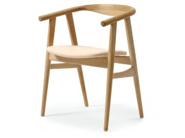 GE 525 chair by Hans Wegner. New edition